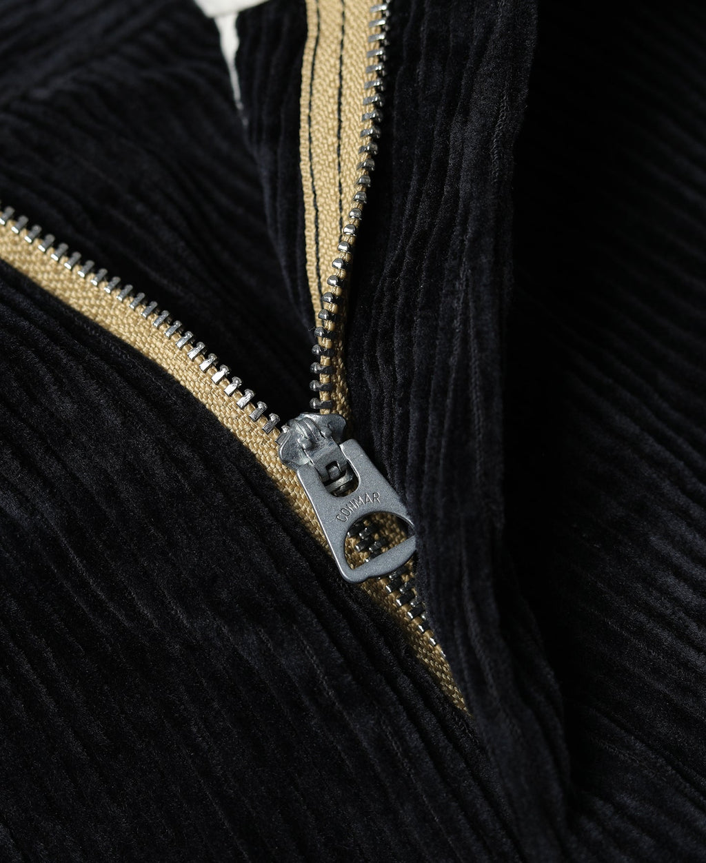 Pantalon plissé homme en velours côtelé noir, coupe ample à revers