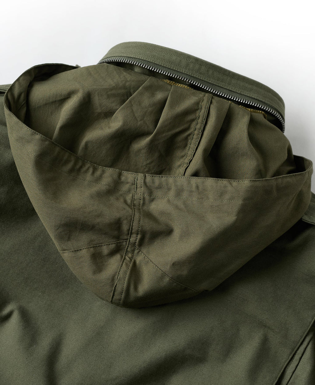 Veste militaire M-65 vert olive avec écussons brodés