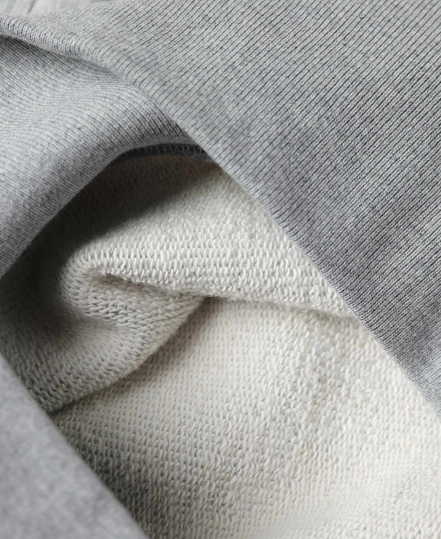 Sweat-shirt vintage demi-zip avec motif universitaire gris