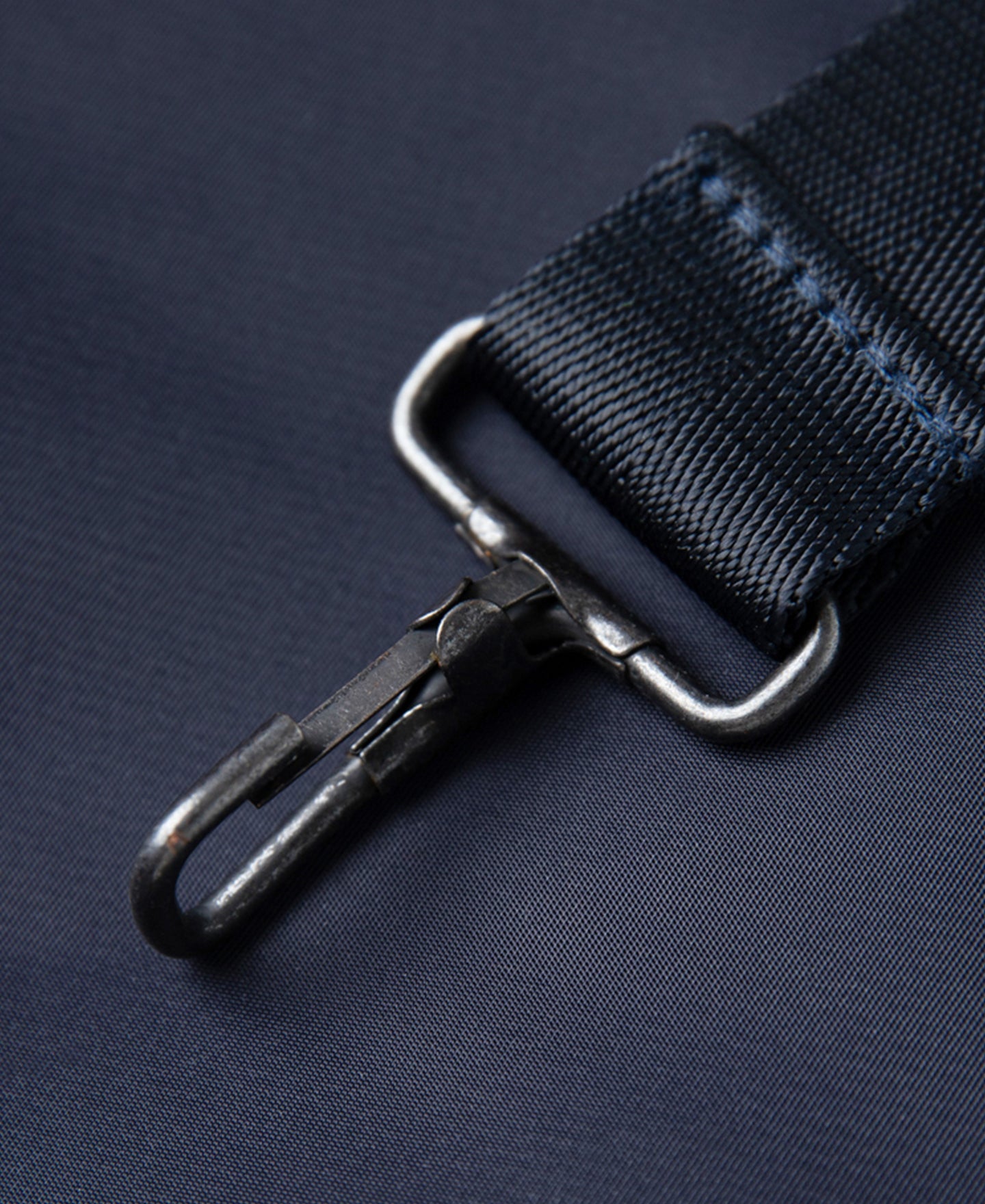 Sac cabas en nylon marine avec bandoulière amovible et doubles poignées