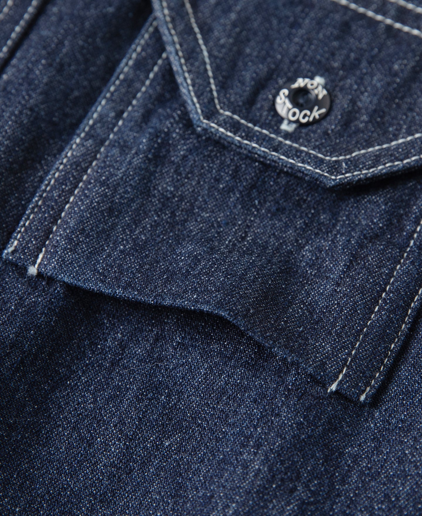 Chemise de travail à manches longues en denim bleu épais avec poches poitrine