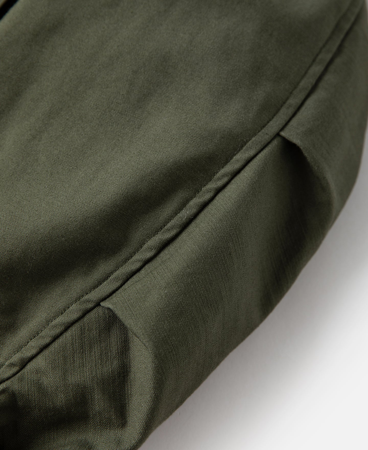 Veste militaire de terrain olive avec col montant et quatre poches