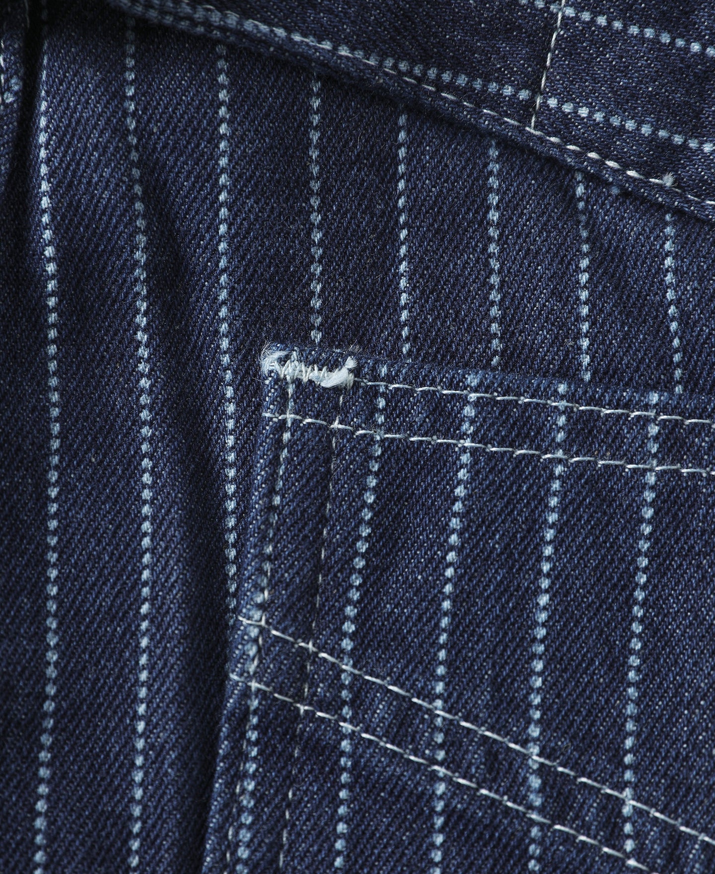 Pantalon de travail indigo à rayures fines, taille haute et boutons en laiton
