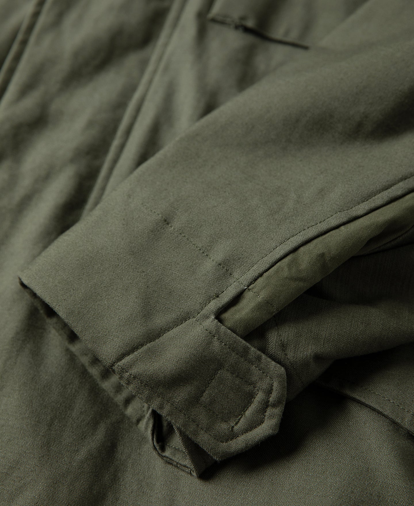 Veste militaire de terrain olive avec col montant et quatre poches