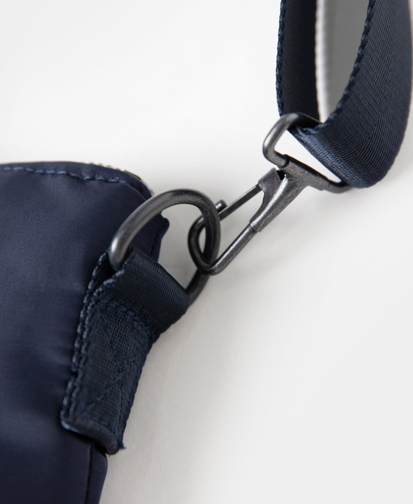 Sac cabas en nylon marine avec bandoulière amovible et doubles poignées