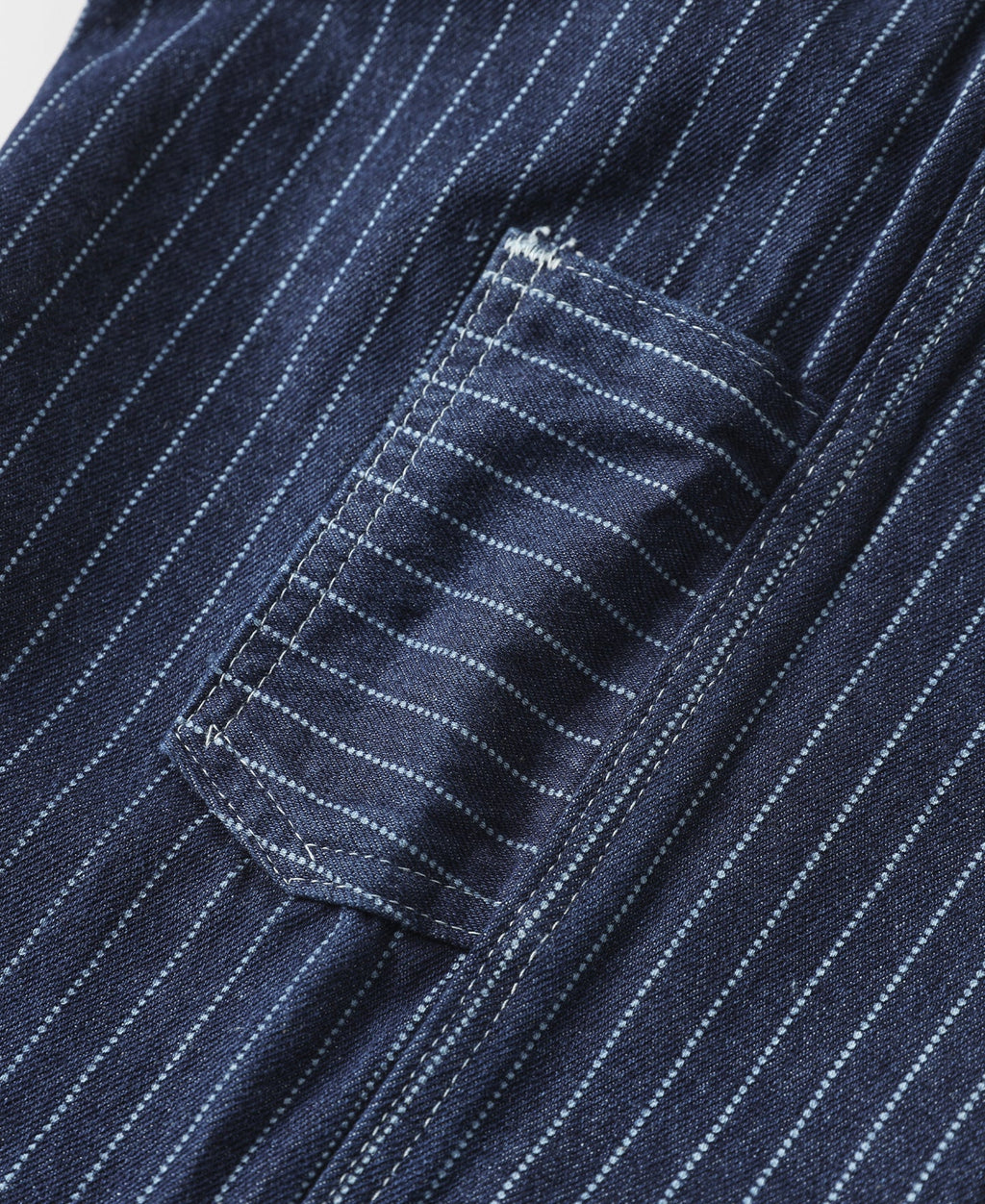 Pantalon de travail indigo à rayures fines, taille haute et boutons en laiton