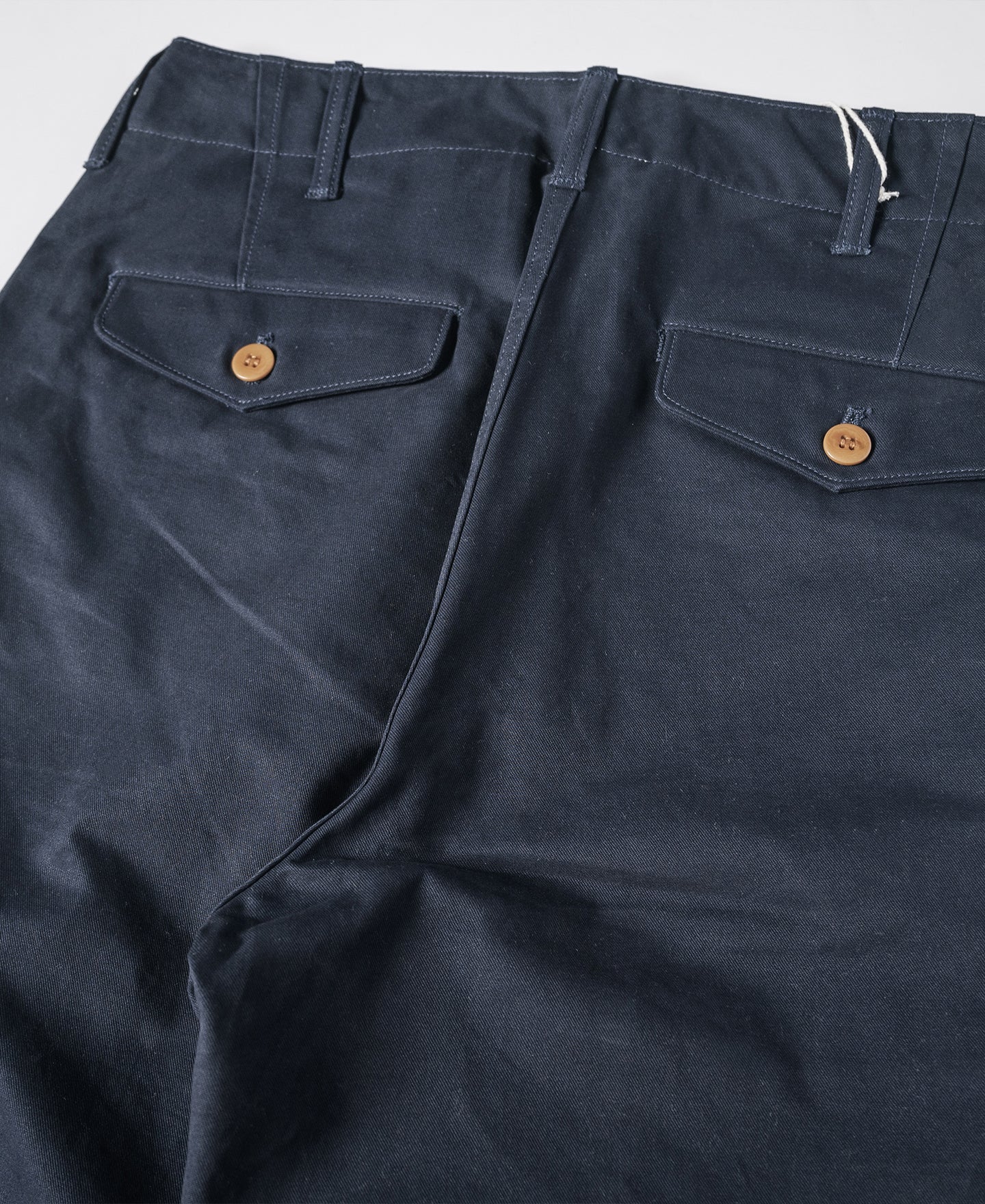 Pantalon chino ample bleu marine à jambes larges de style militaire