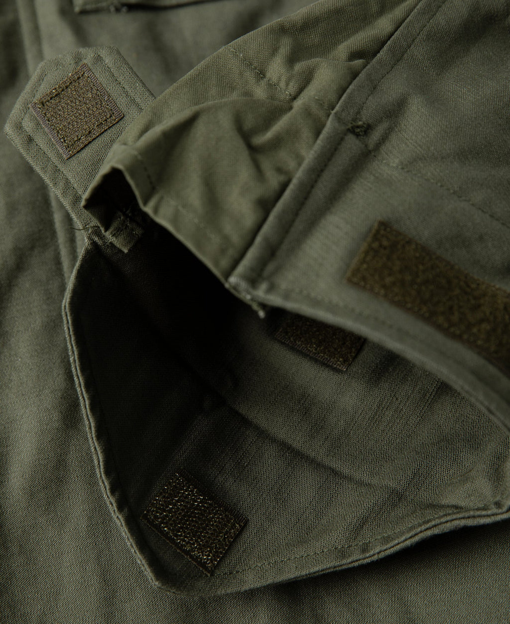 Veste militaire de terrain olive avec col montant et quatre poches