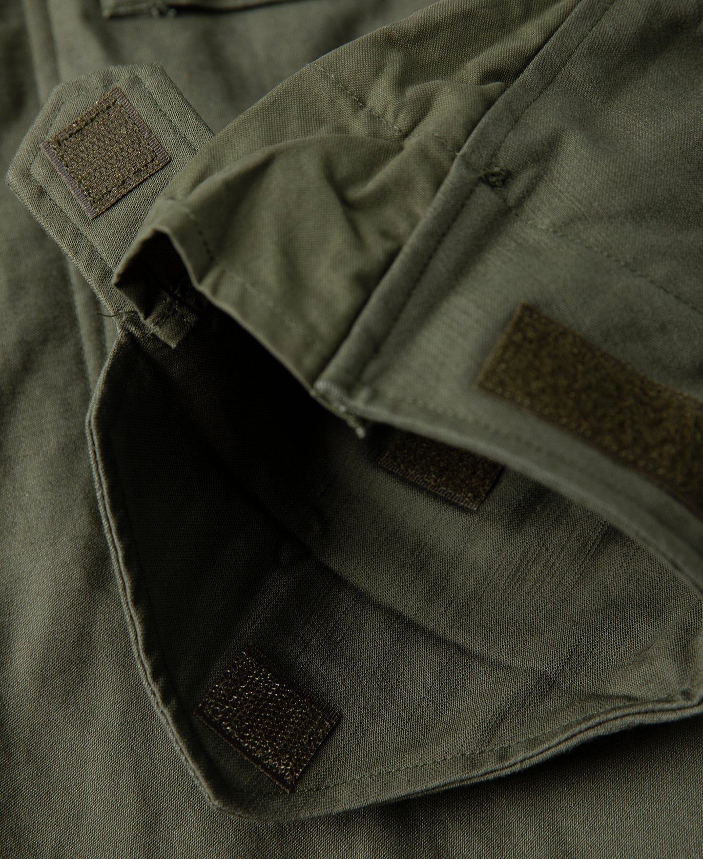 Veste militaire de terrain olive avec col montant et quatre poches