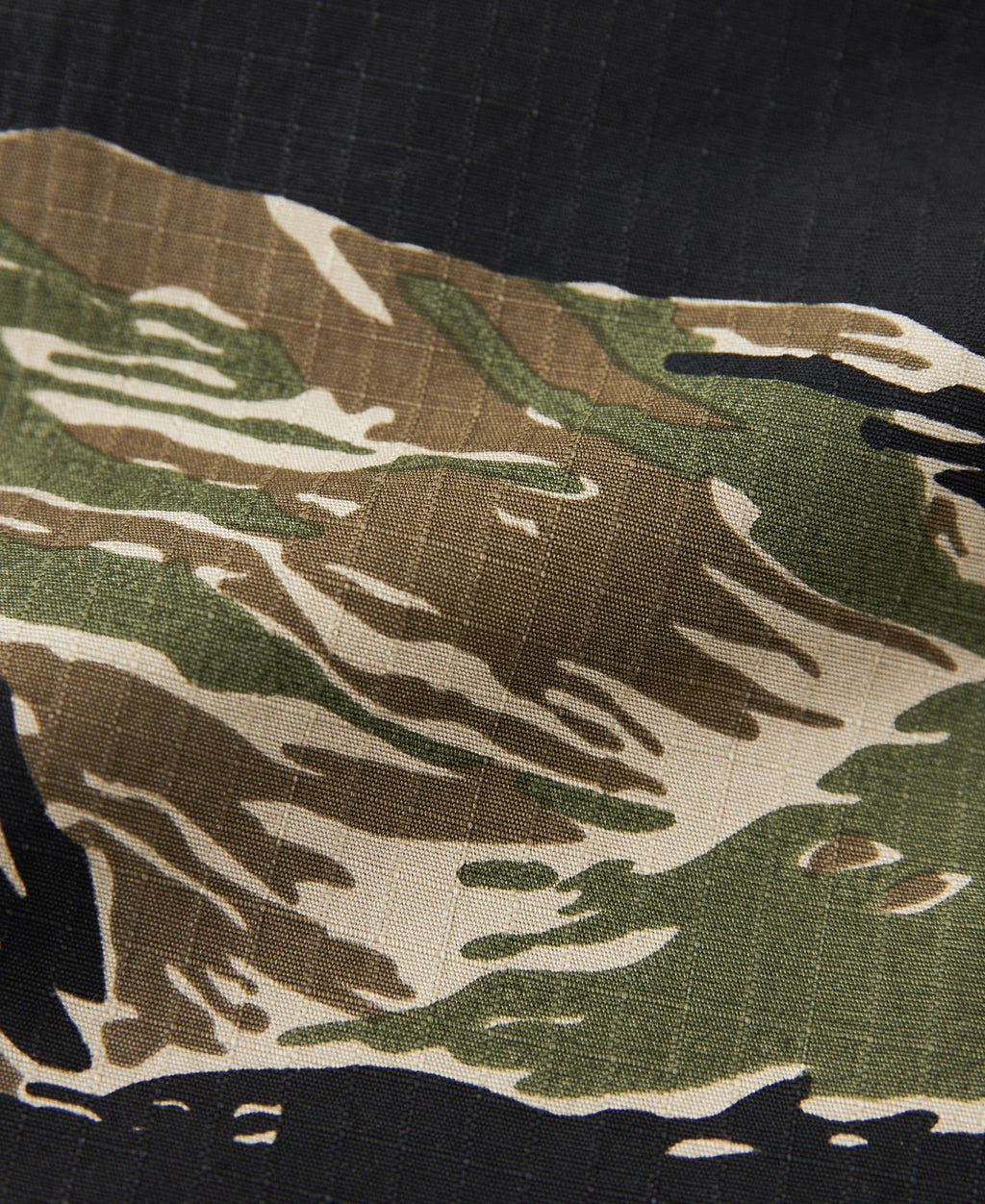 Short cargo vert et noir style militaire camouflage à rayures tigrées pour homme