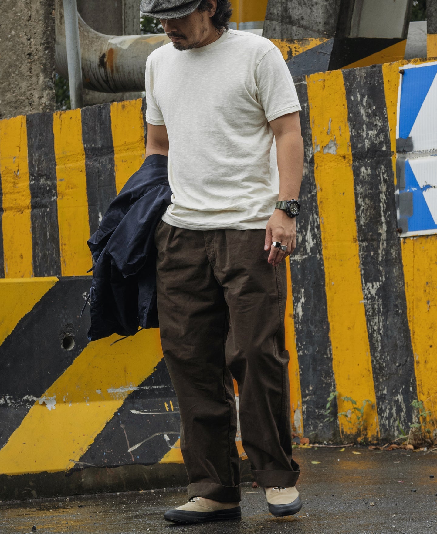 Pantalon cargo ample plissé marron style militaire vintage