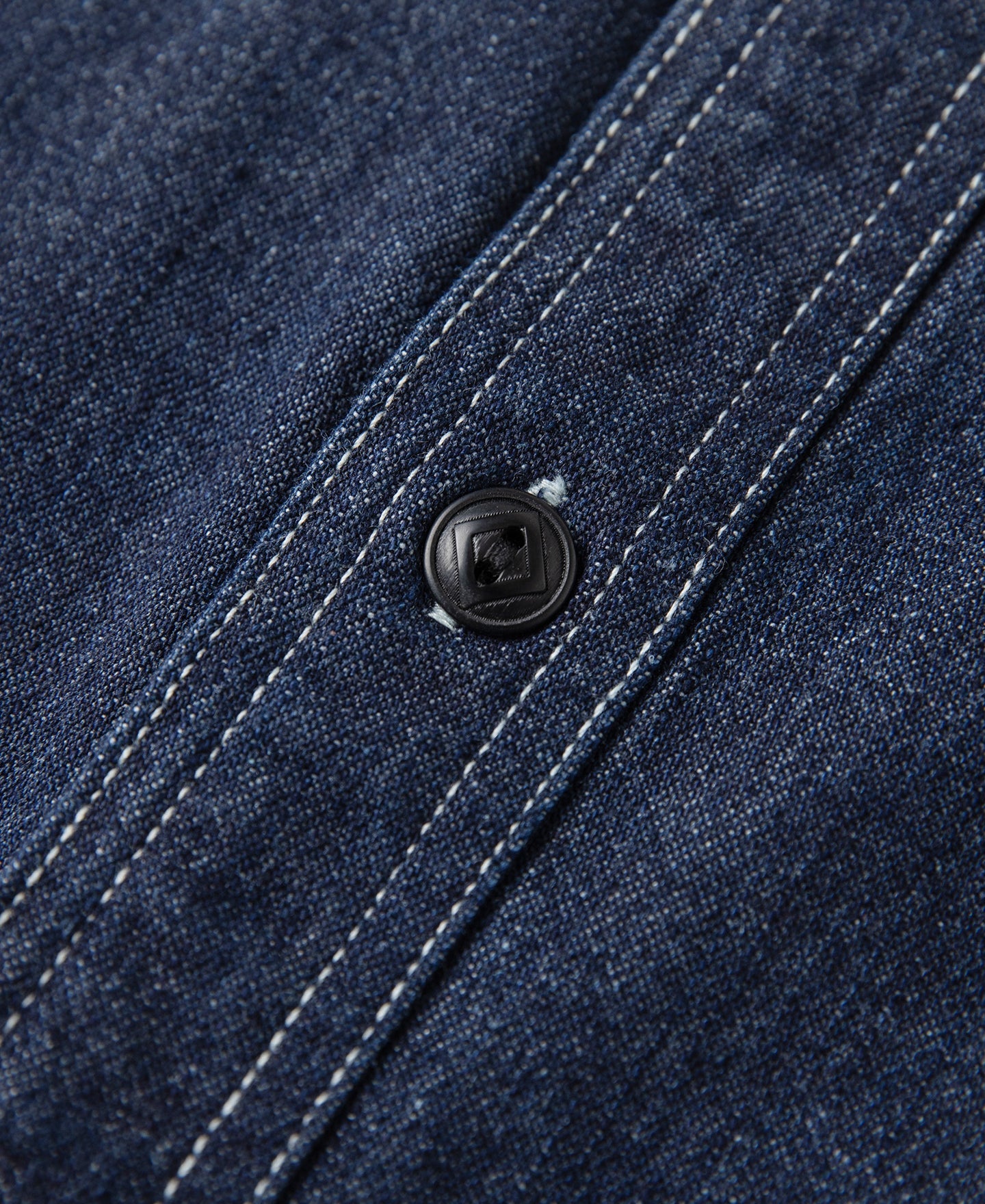 Chemise de travail à manches longues en denim bleu épais avec poches poitrine