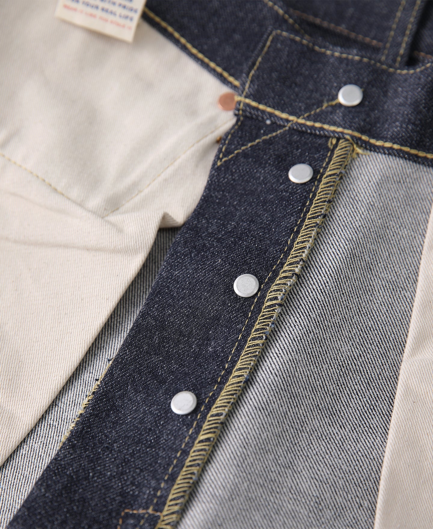 Jean en denim selvedge brut épais coupe droite indigo pour homme