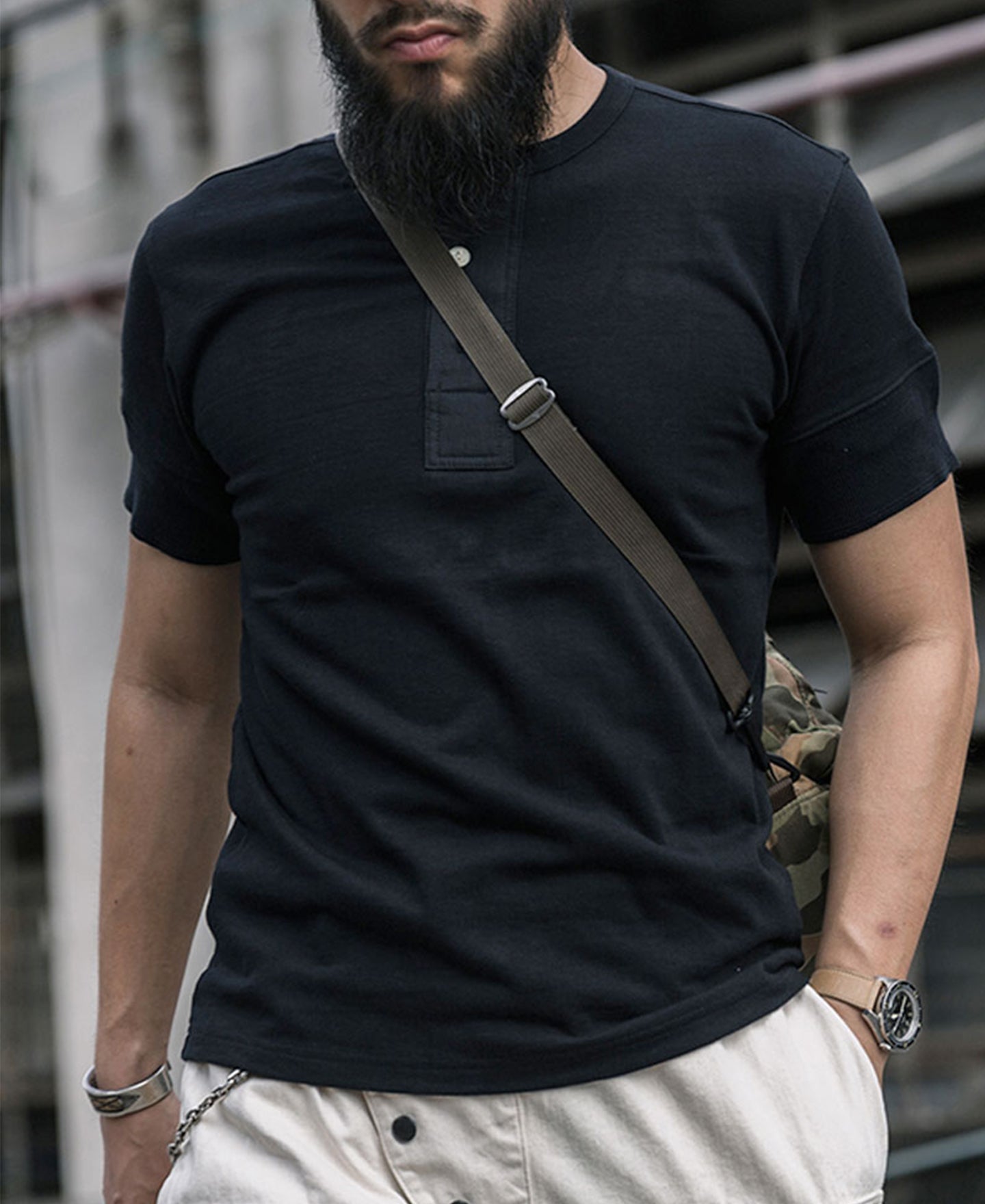 T-shirt Henley classique noir en coton à manches courtes, haut décontracté pour tous les jours