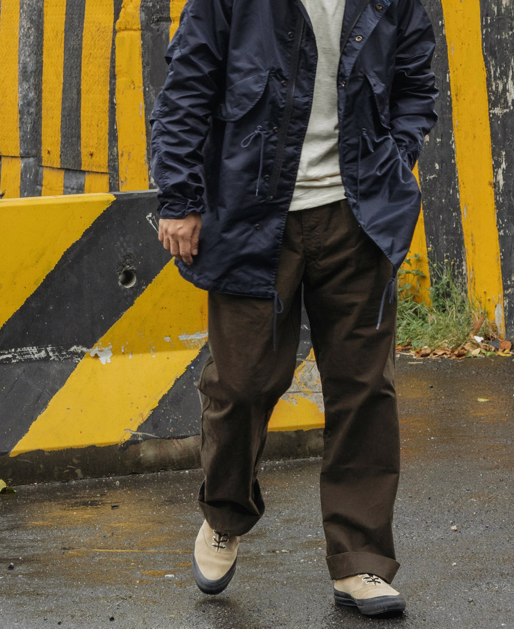 Pantalon cargo ample plissé marron style militaire vintage