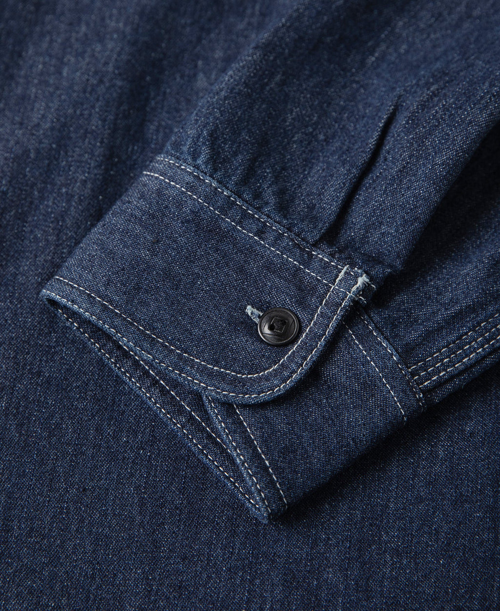 Chemise de travail à manches longues en denim bleu épais avec poches poitrine