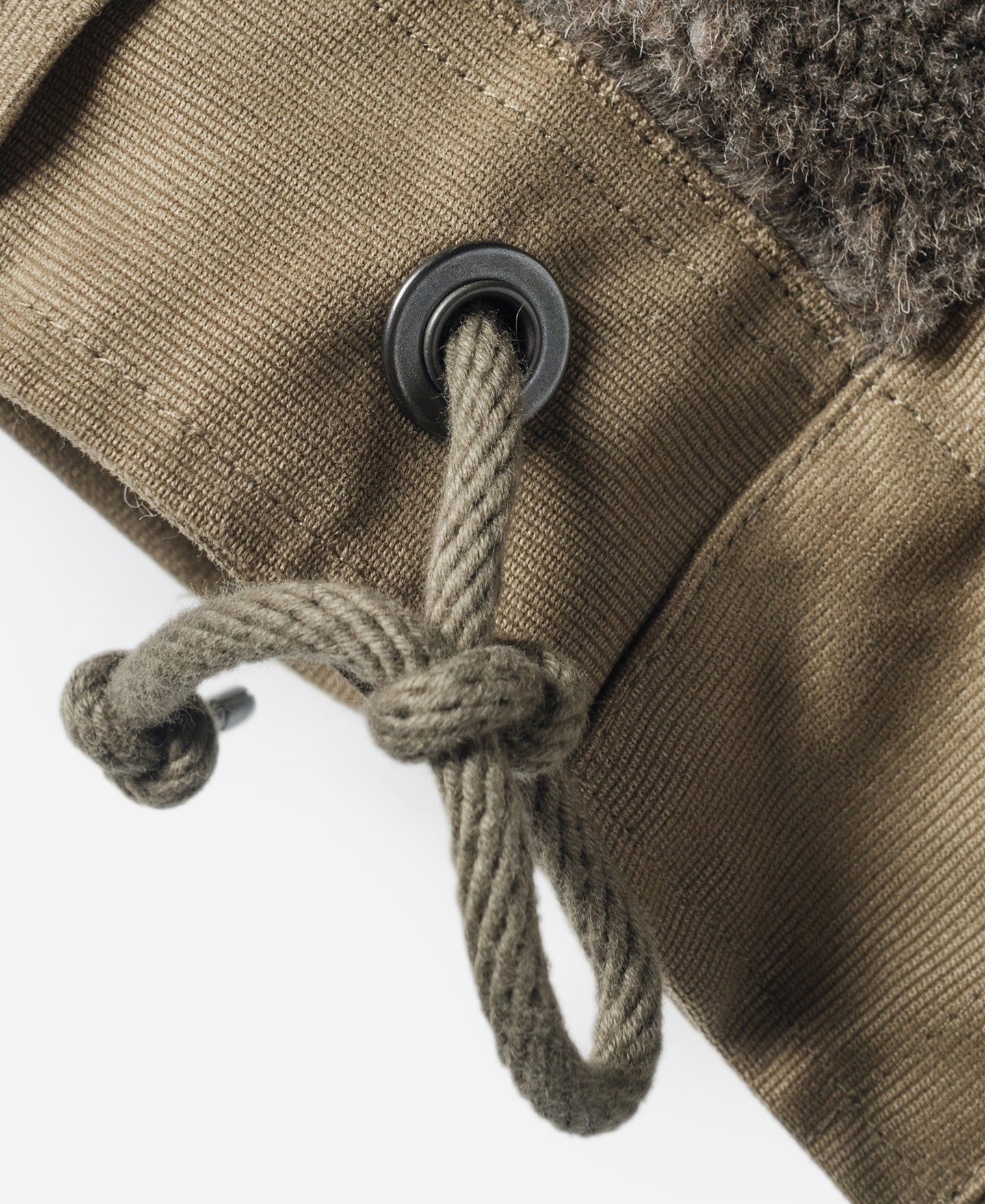 Veste de pont N-1 kaki style militaire avec col sherpa et boutonnage sur le devant pour homme