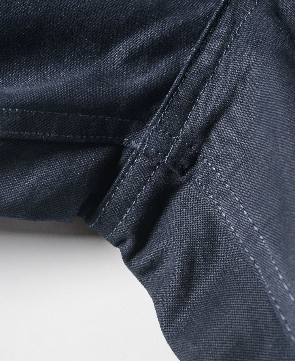 Pantalon chino ample bleu marine à jambes larges de style militaire