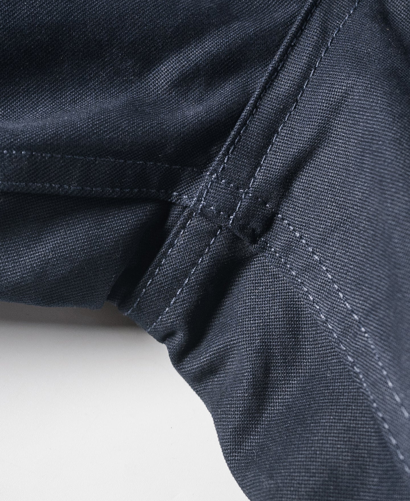 Pantalon chino ample bleu marine à jambes larges de style militaire