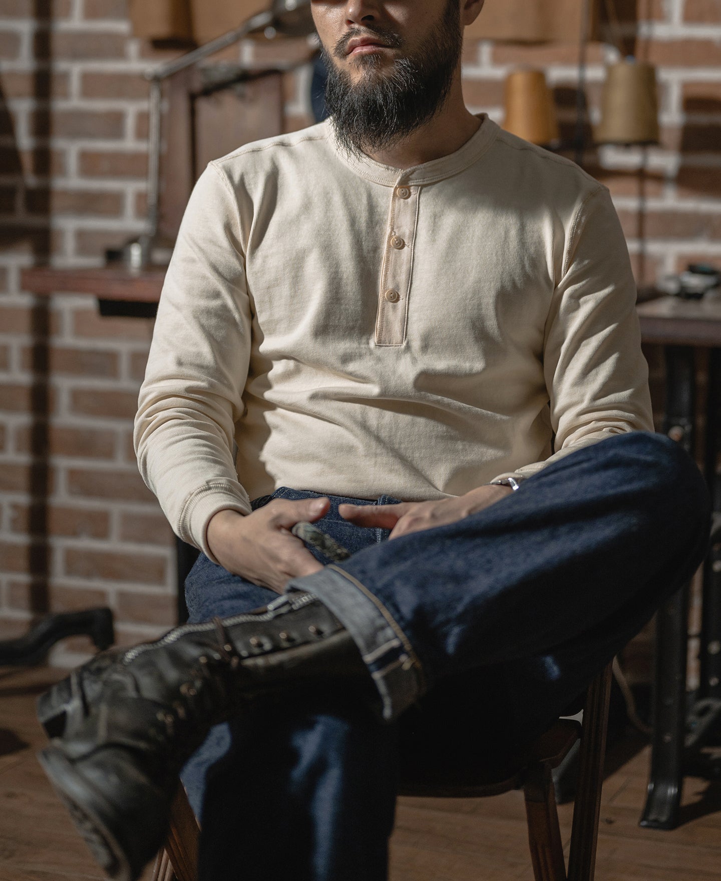 Chemise Henley à manches longues et coupe ajustée pour homme avec patte de boutonnage abricot
