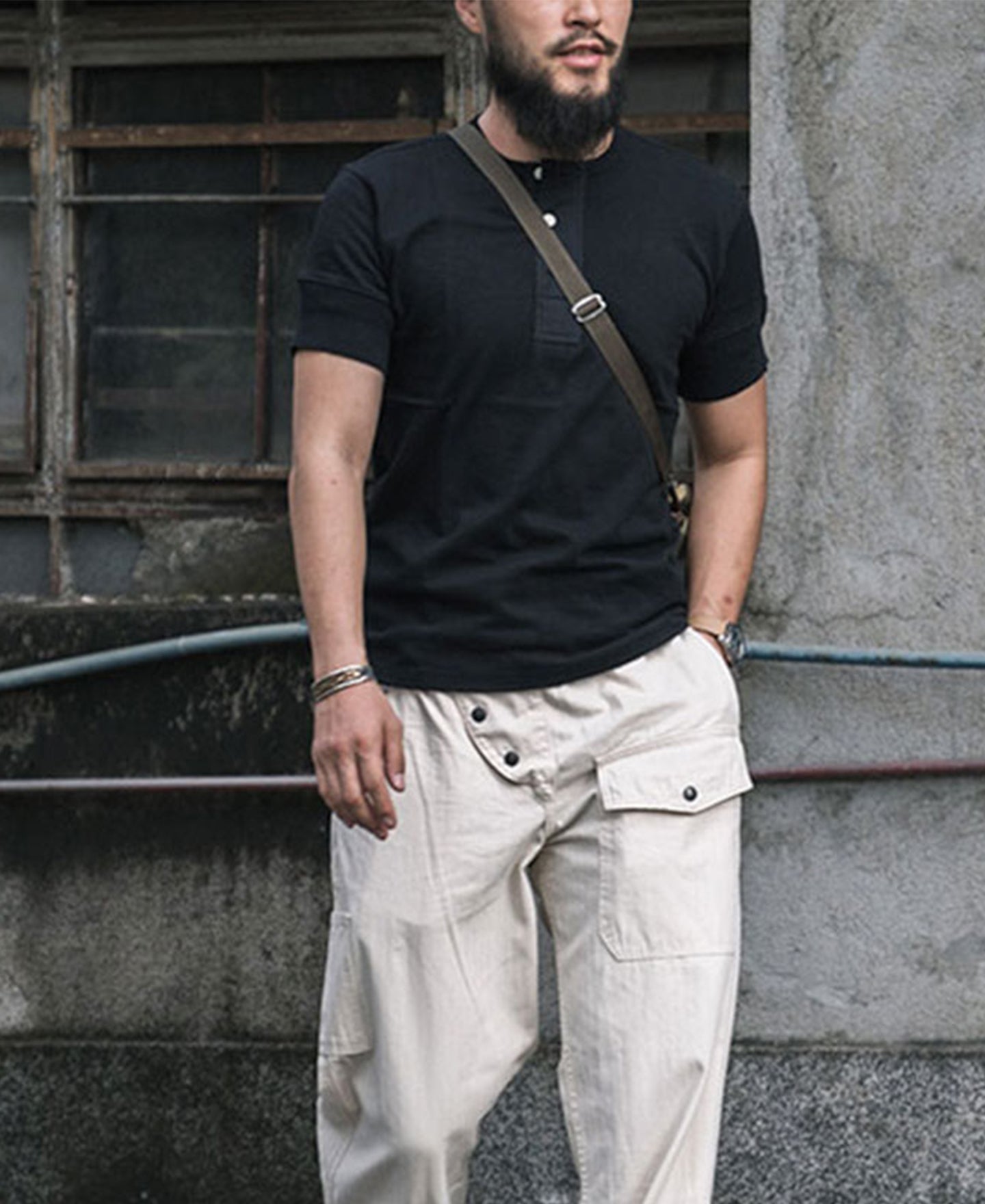 T-shirt Henley classique noir en coton à manches courtes, haut décontracté pour tous les jours