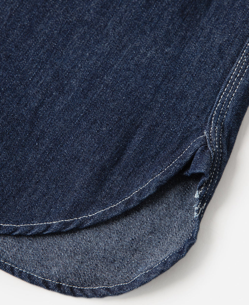 Chemise de travail à manches longues en denim bleu épais avec poches poitrine