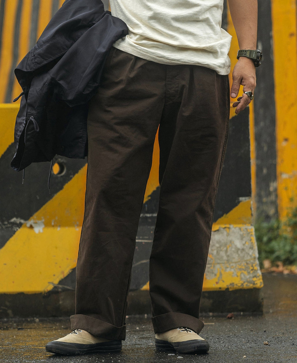 Pantalon cargo ample plissé marron style militaire vintage