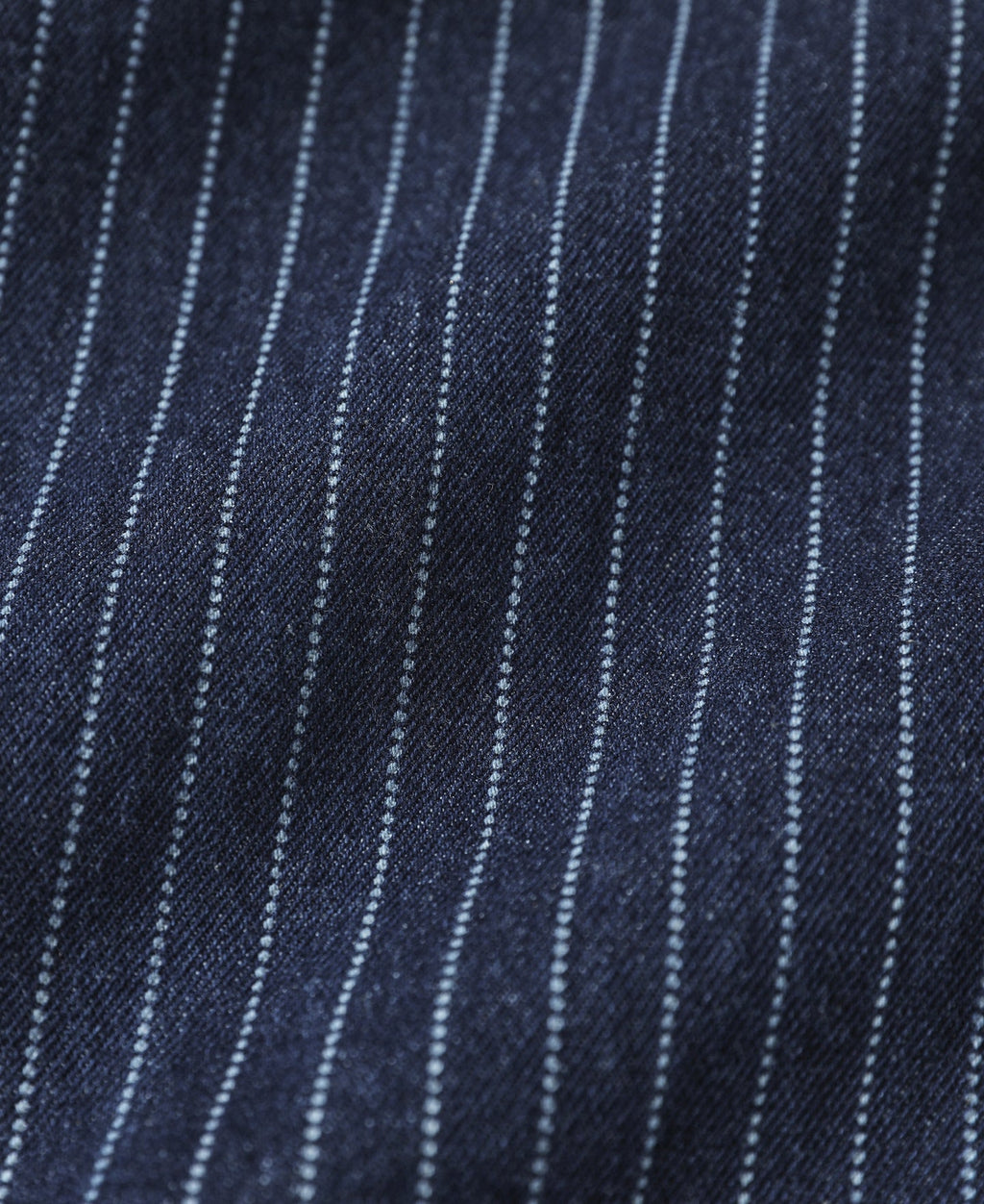 Pantalon de travail indigo à rayures fines, taille haute et boutons en laiton