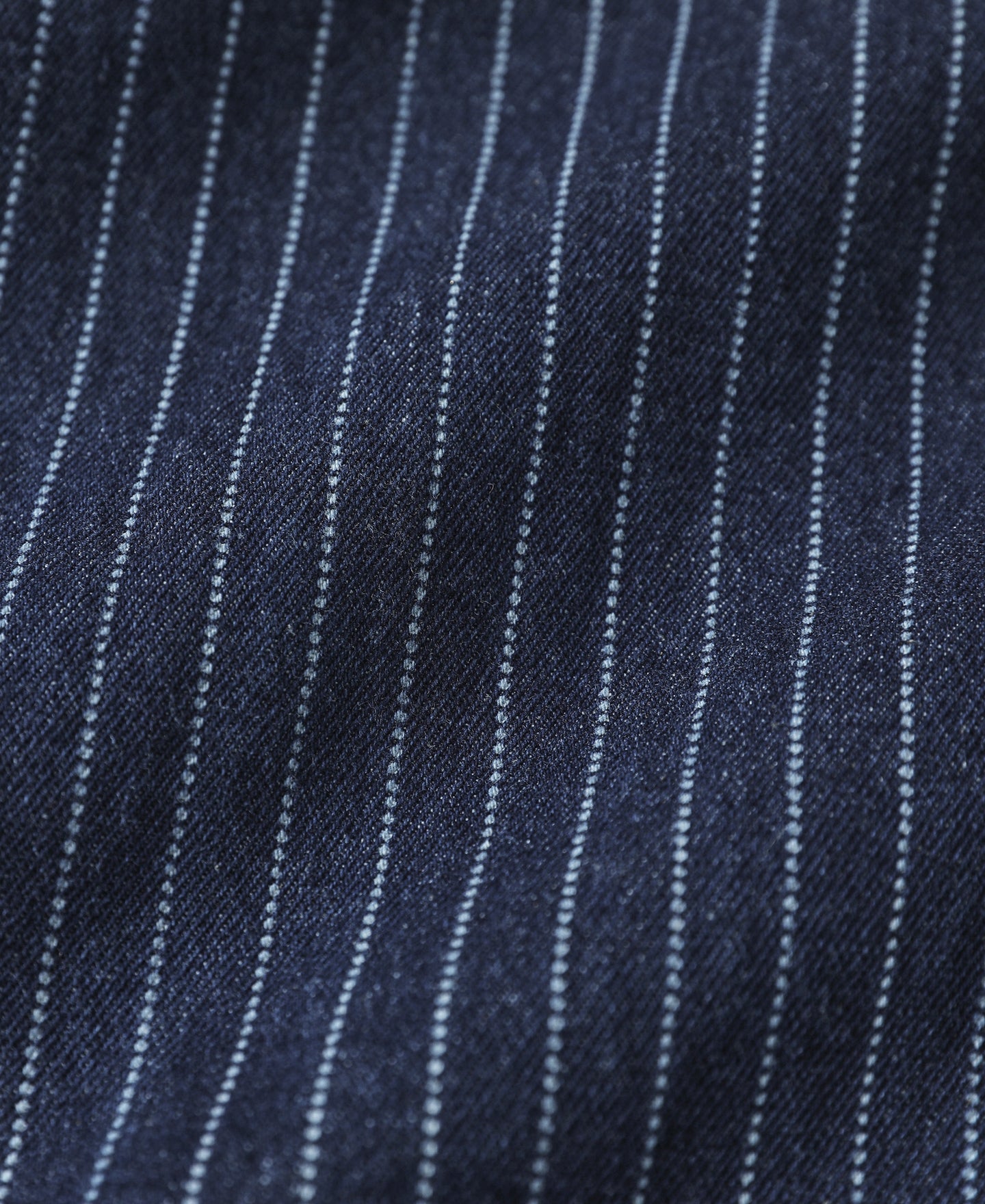 Pantalon de travail indigo à rayures fines, taille haute et boutons en laiton