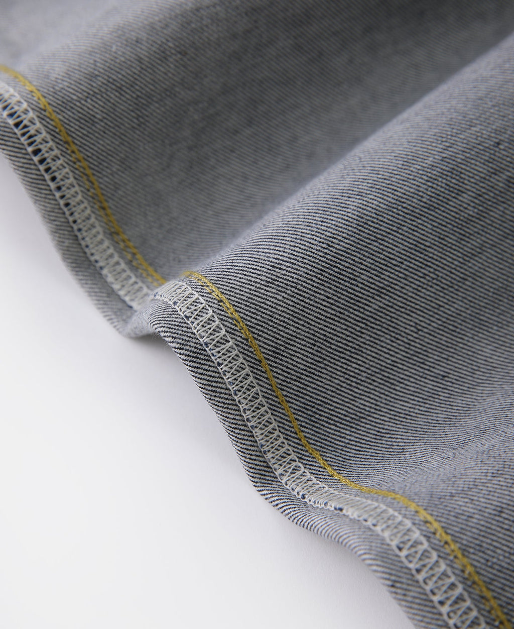 Jean en denim selvedge brut épais coupe droite indigo pour homme