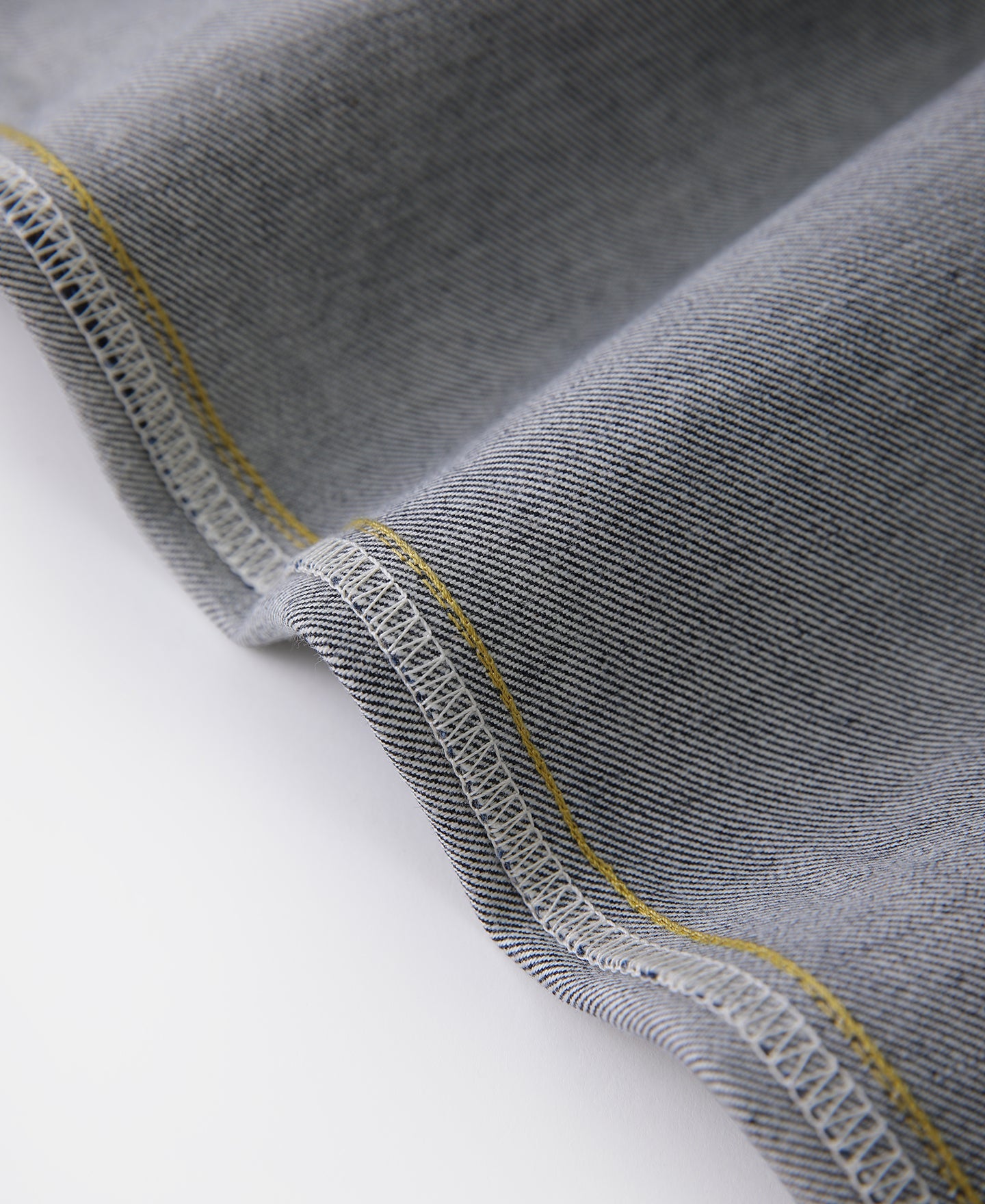 Jean en denim selvedge brut épais coupe droite indigo pour homme