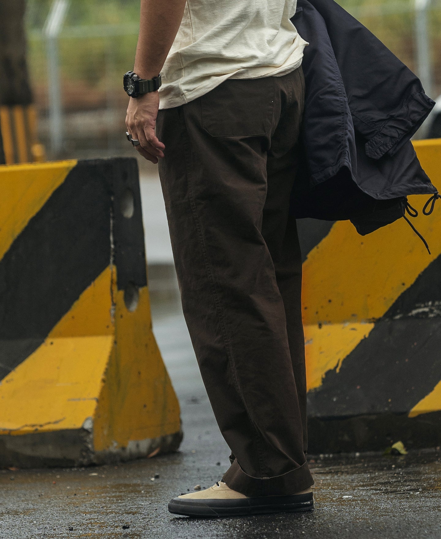 Pantalon cargo ample plissé marron style militaire vintage