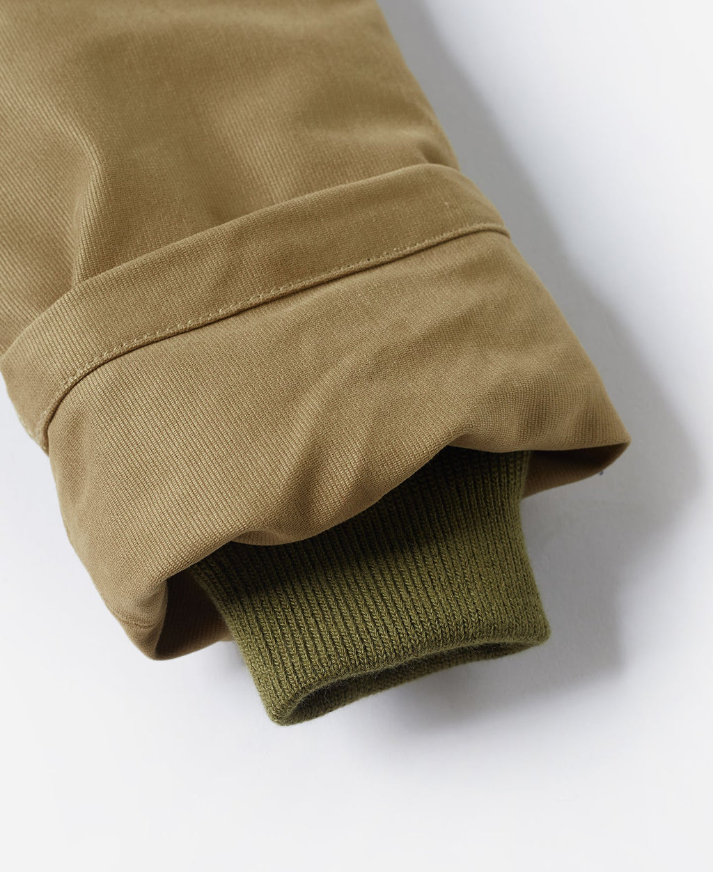 Veste militaire vintage kaki à col sherpa marron et boutonnage frontal pour homme
