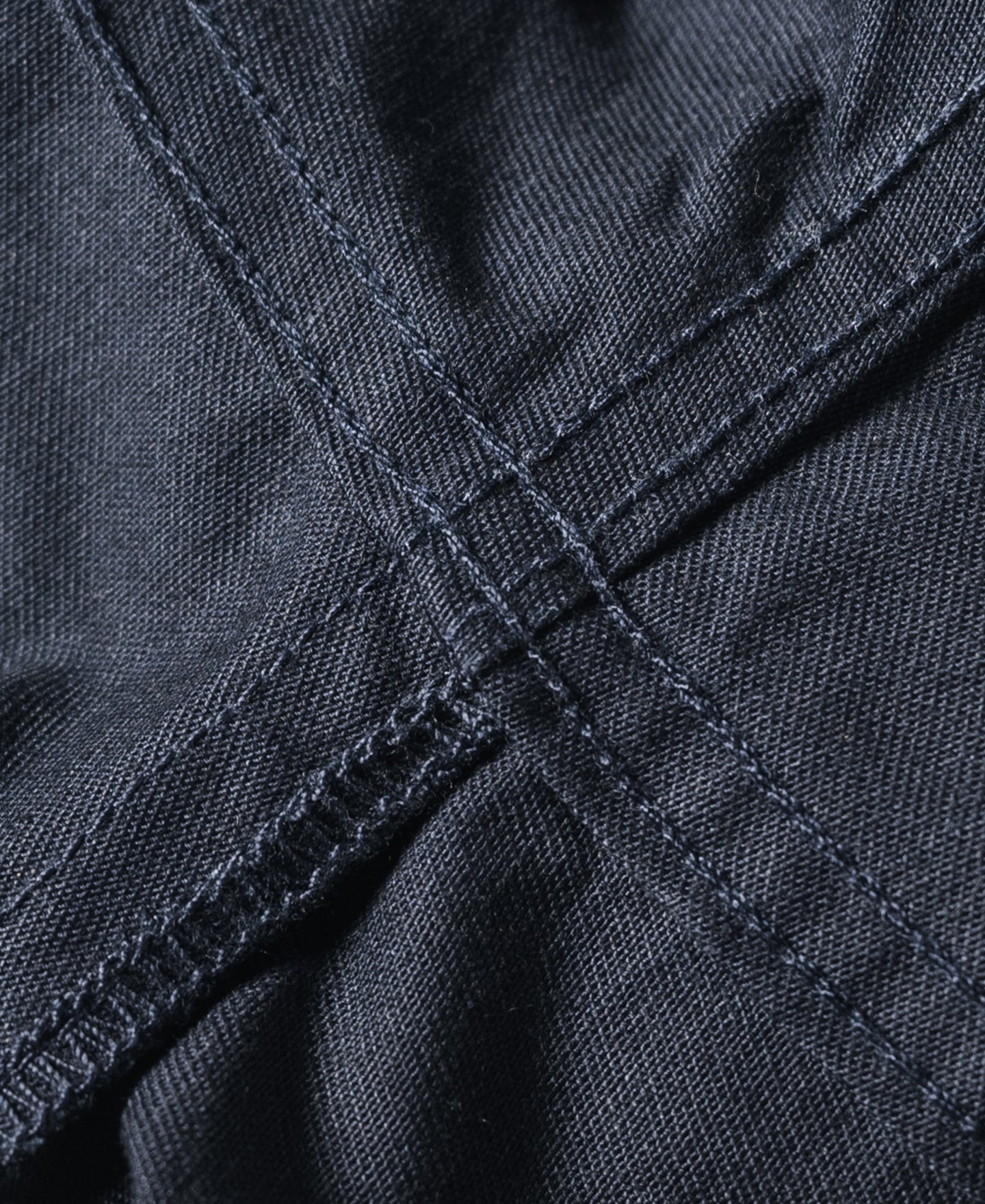 Pantalon chino ample bleu marine à jambes larges de style militaire