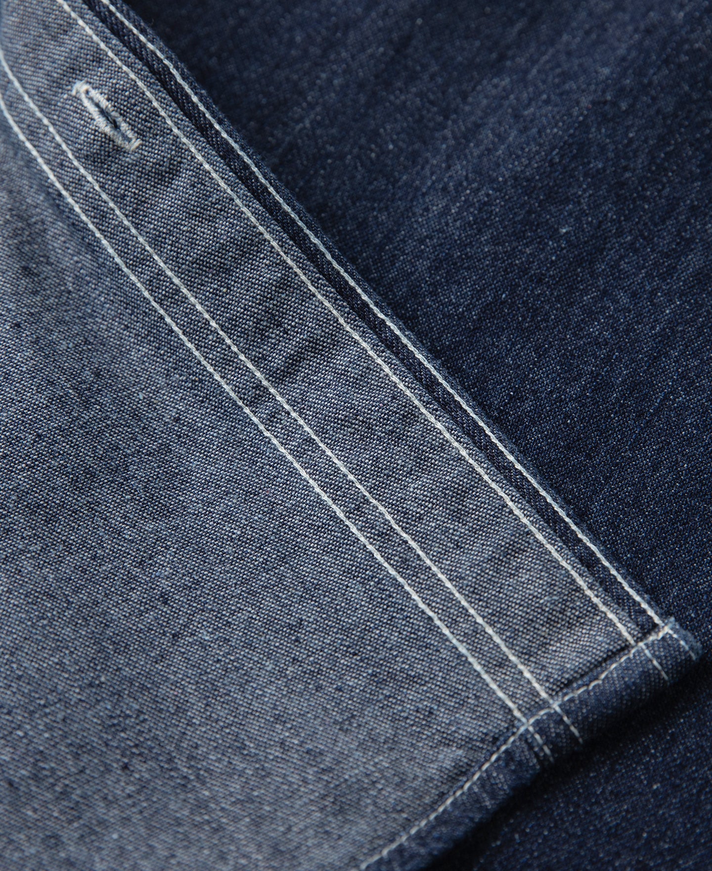Chemise de travail à manches longues en denim bleu épais avec poches poitrine