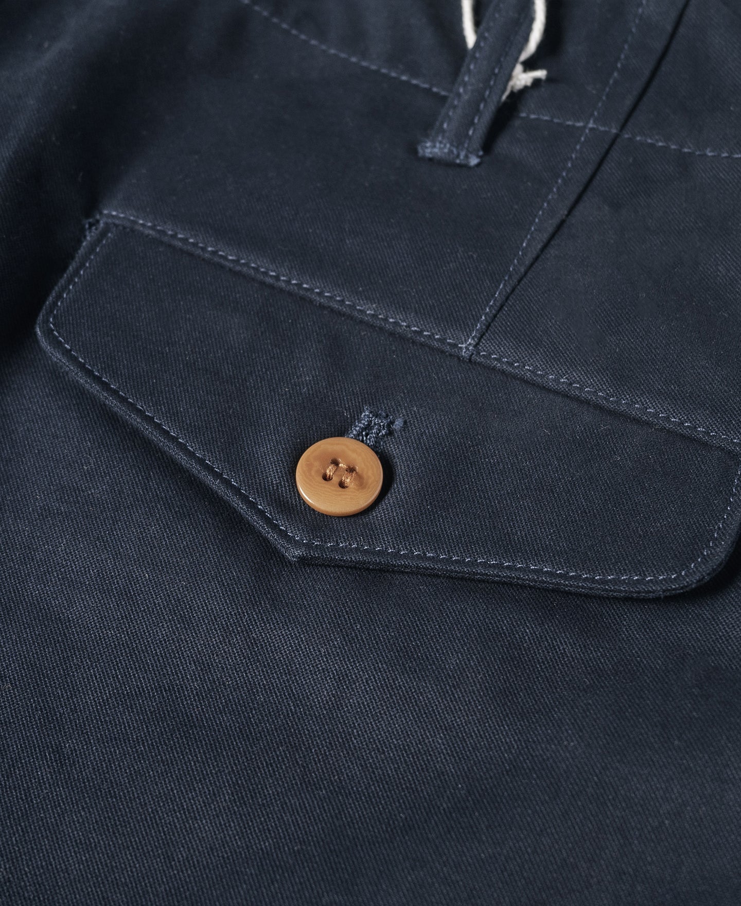 Pantalon chino ample bleu marine à jambes larges de style militaire
