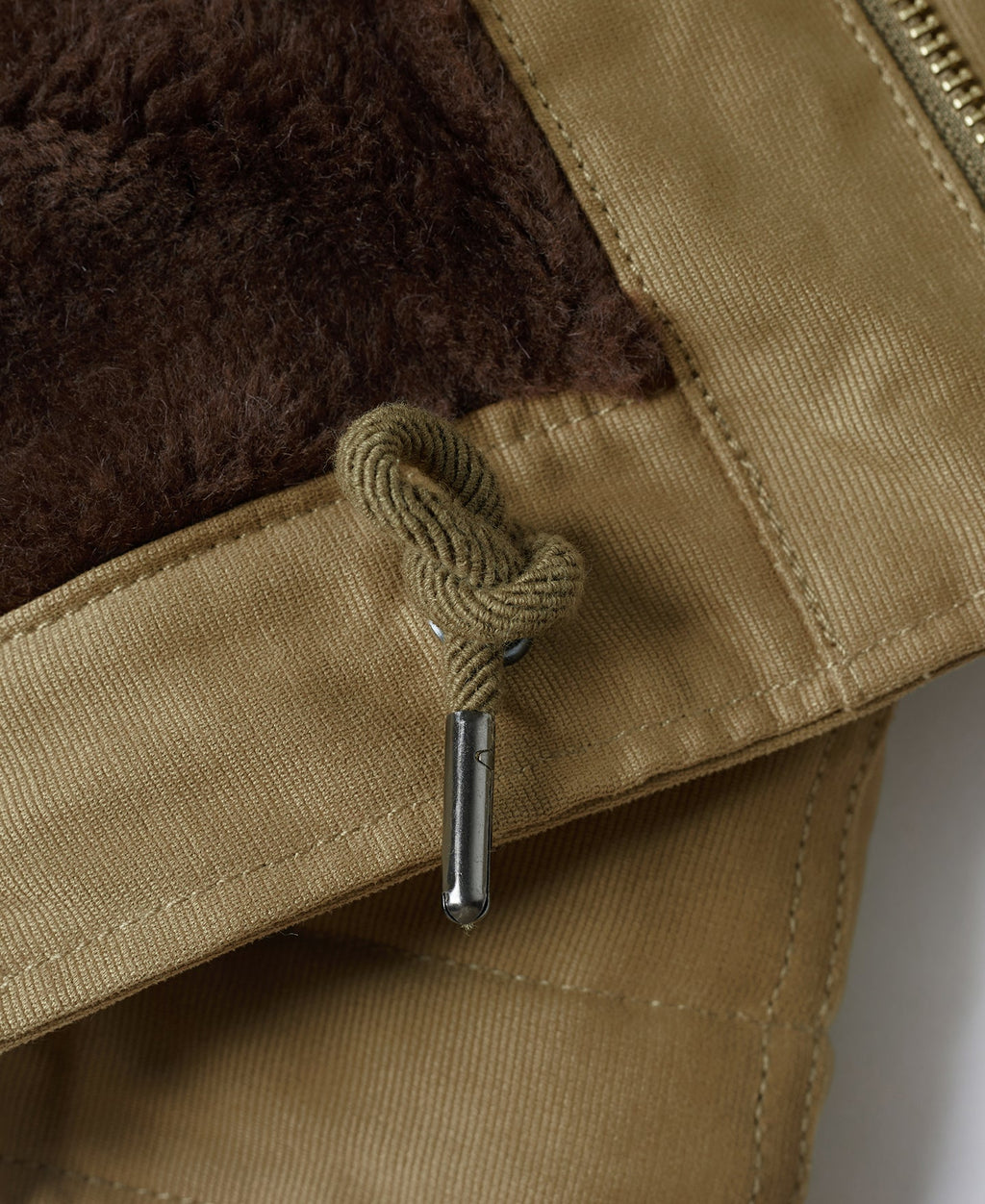 Veste militaire vintage kaki à col sherpa marron et boutonnage frontal pour homme
