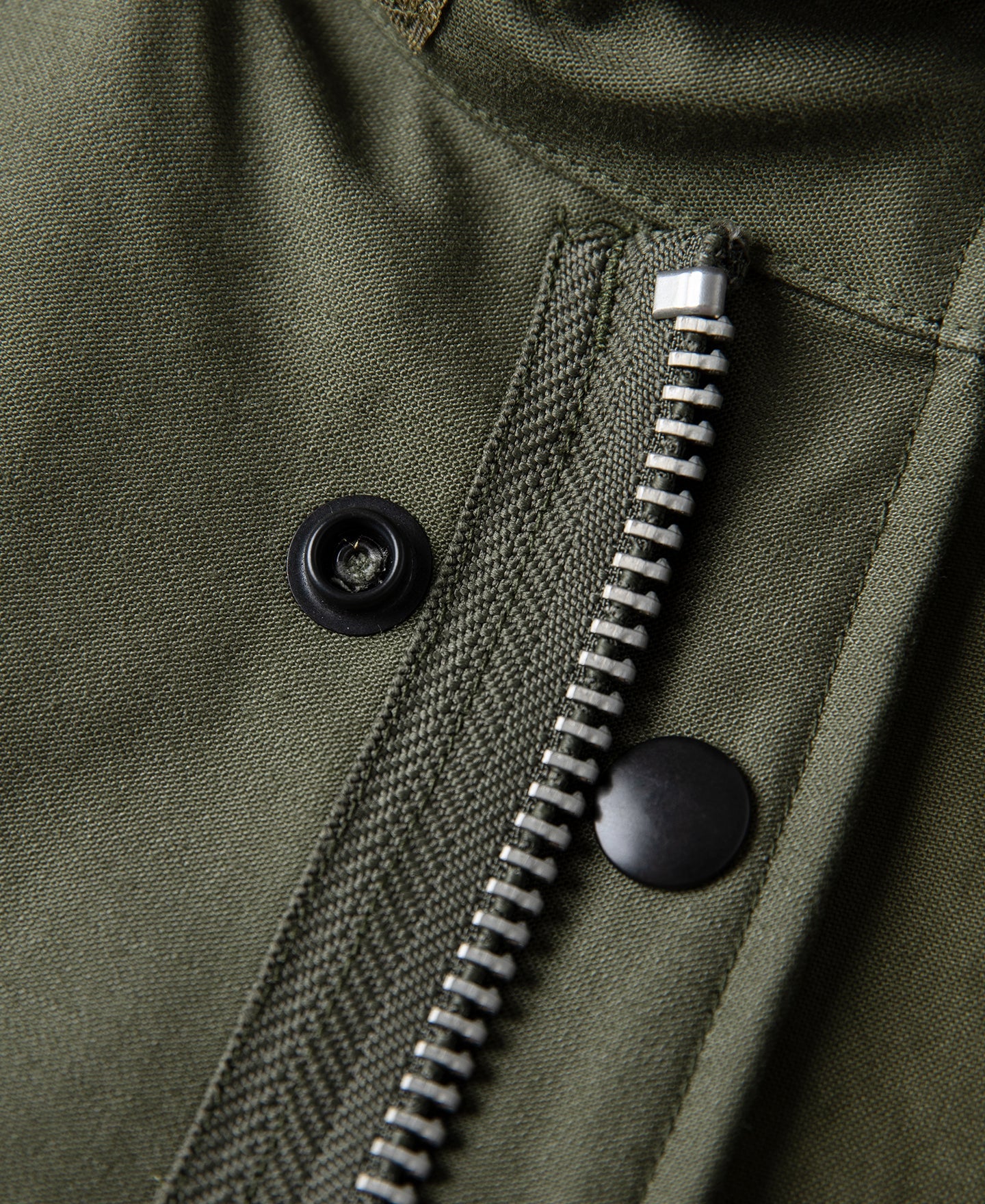 Veste militaire de terrain olive avec col montant et quatre poches