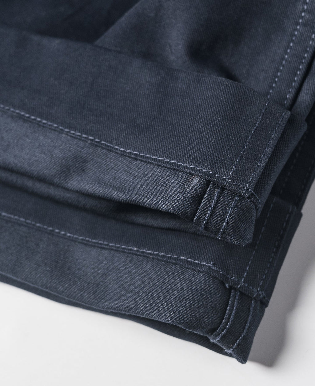 Pantalon chino ample bleu marine à jambes larges de style militaire