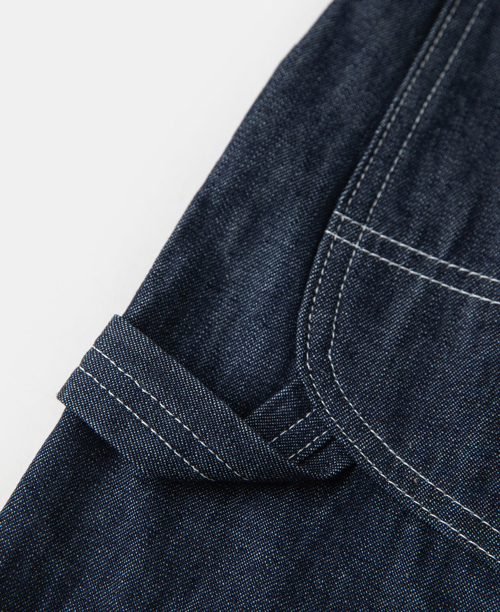 Jean toile indigo coupe large style peintre avec surpiqûres contrastantes