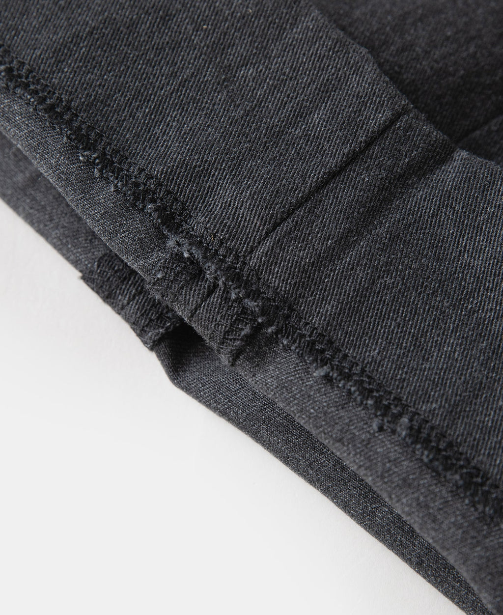 Pantalon chino gris foncé à double pli, taille haute, coupe fuselée vintage