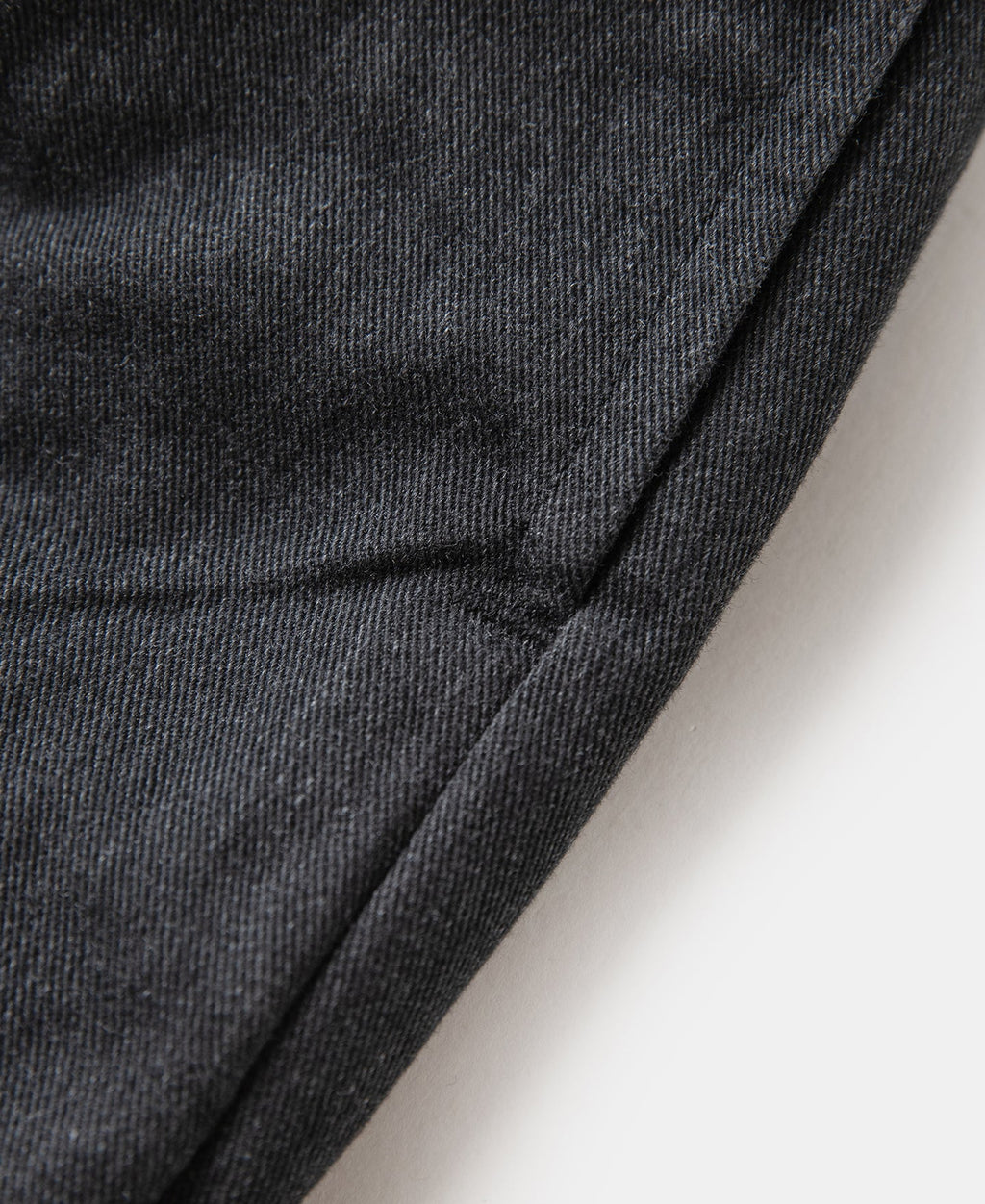 Pantalon chino gris foncé à double pli, taille haute, coupe fuselée vintage