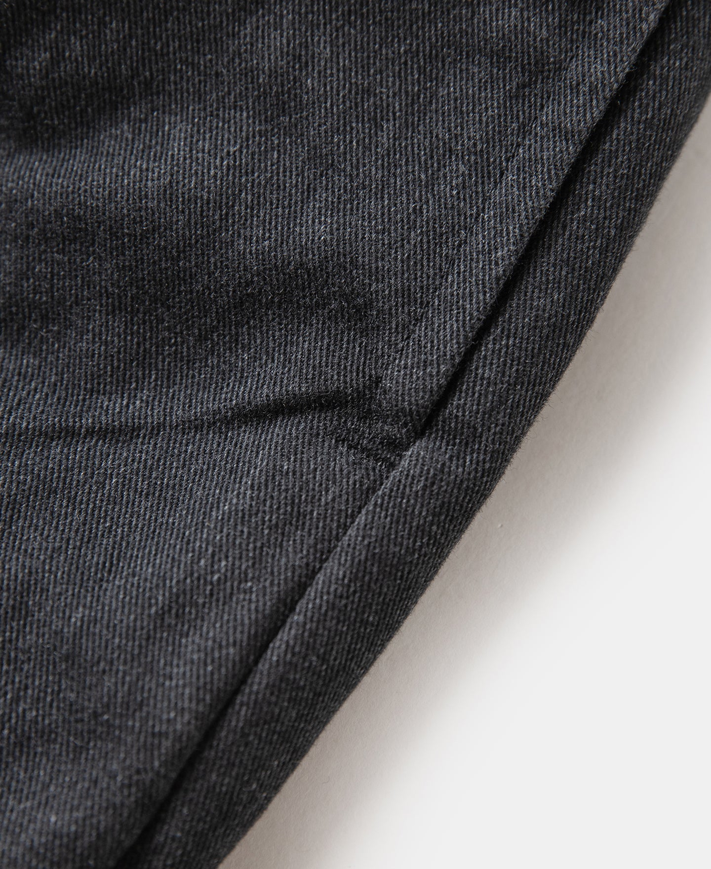 Pantalon chino gris foncé à double pli, taille haute, coupe fuselée vintage