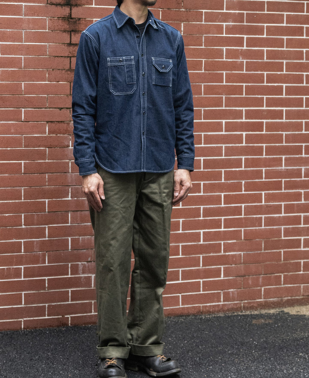 Chemise de travail à manches longues en denim bleu épais avec poches poitrine