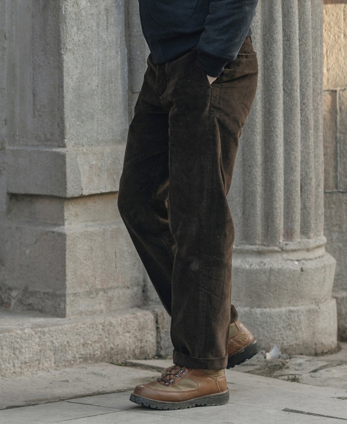 Pantalon de travail taille haute en velours côtelé marron, coupe droite, style vintage