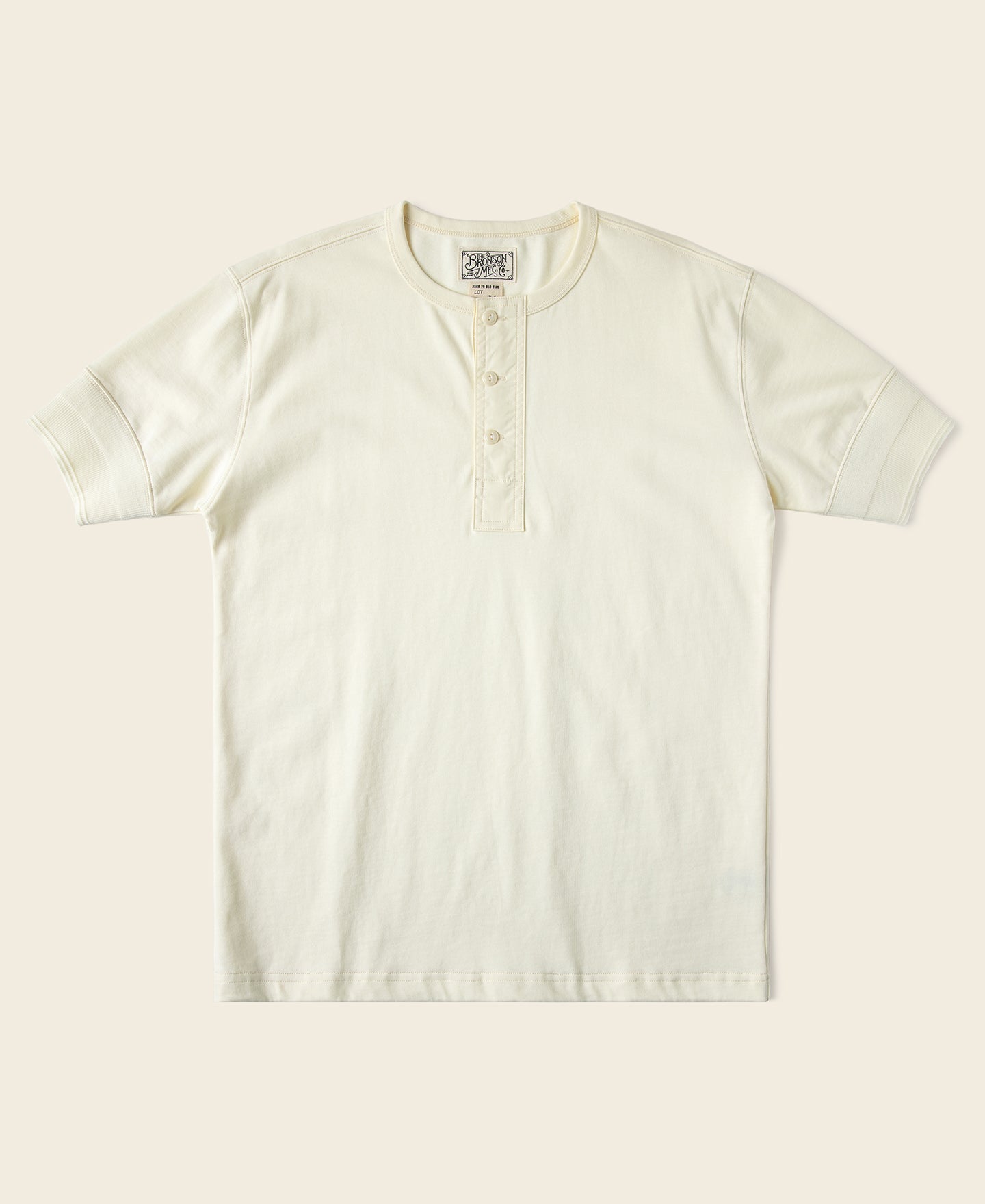 T-shirt en coton écru à manches courtes et col tunisien boutonné pour homme