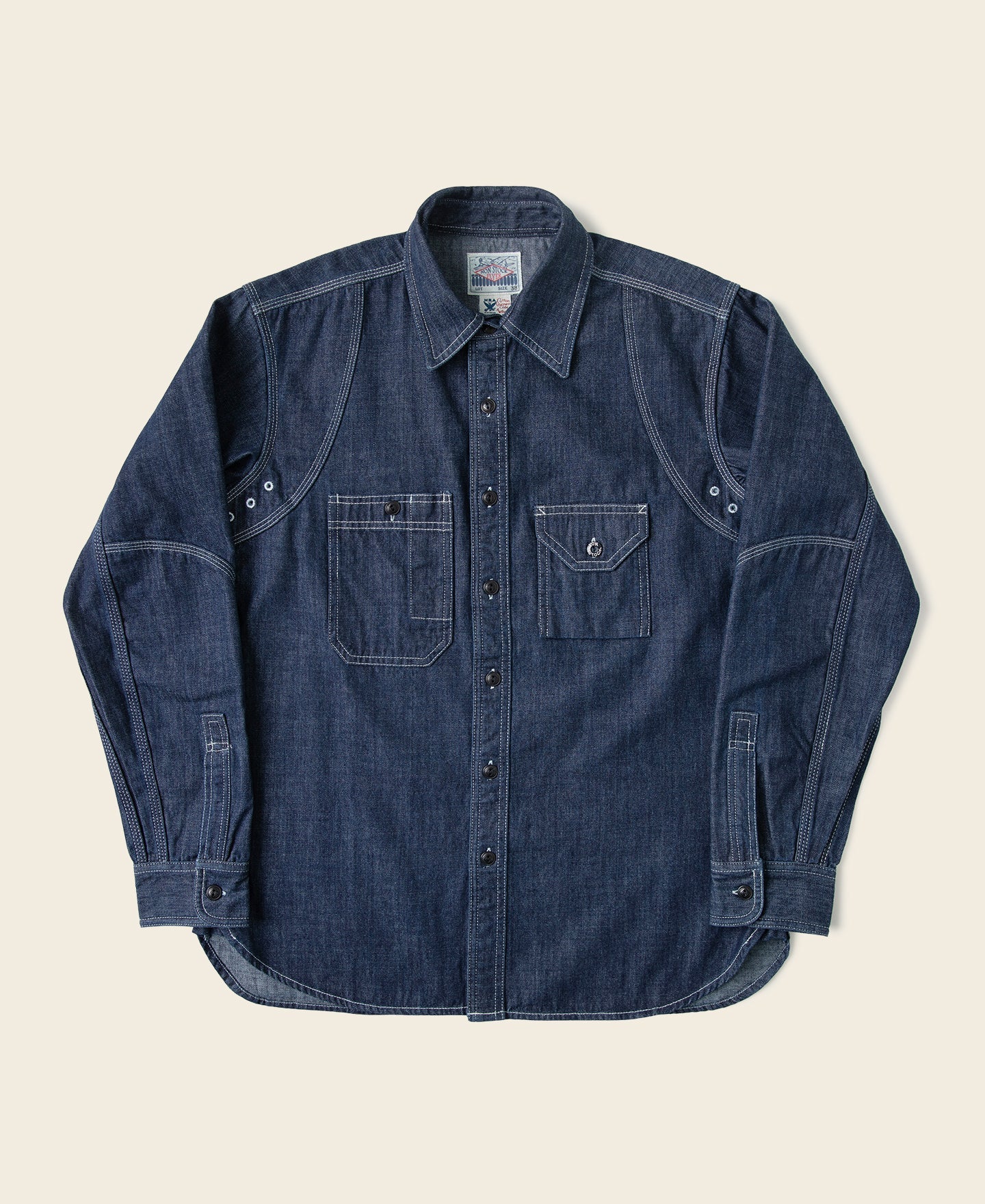 Chemise de travail Indigo en jean à manches longues, poches poitrine et boutonnage.