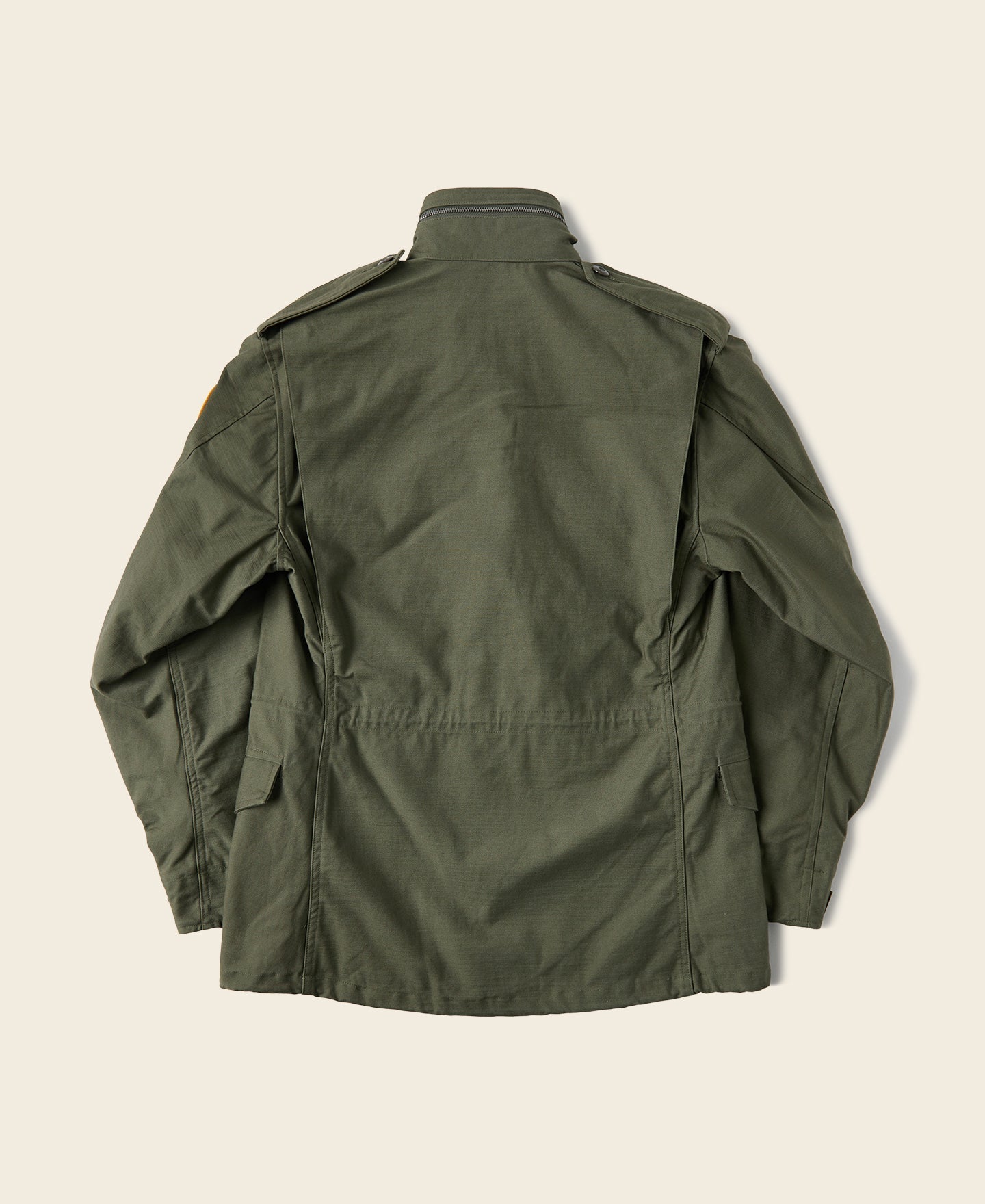 Veste militaire M-65 vert olive avec écussons brodés