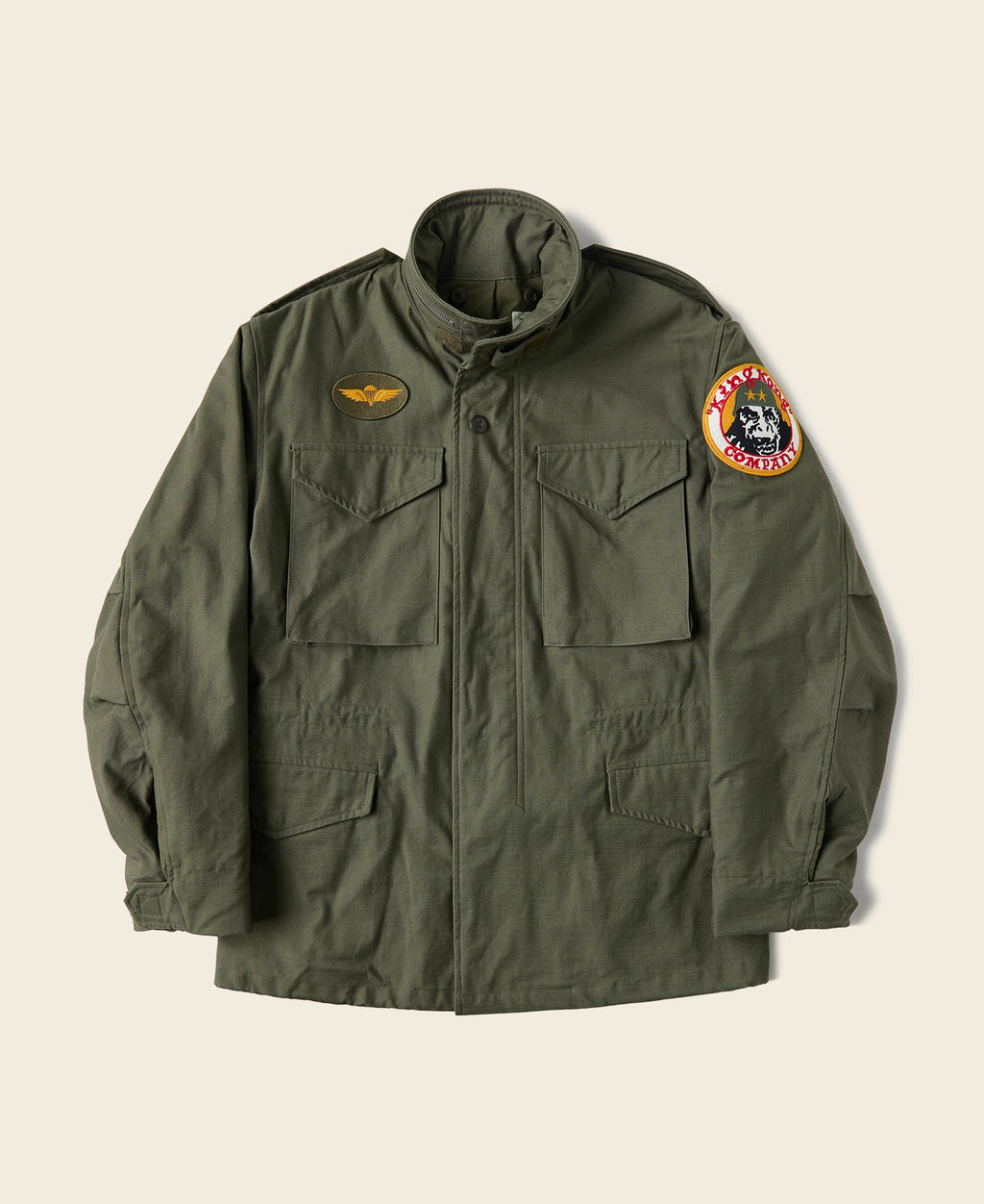 Veste militaire M-65 vert olive avec écussons brodés