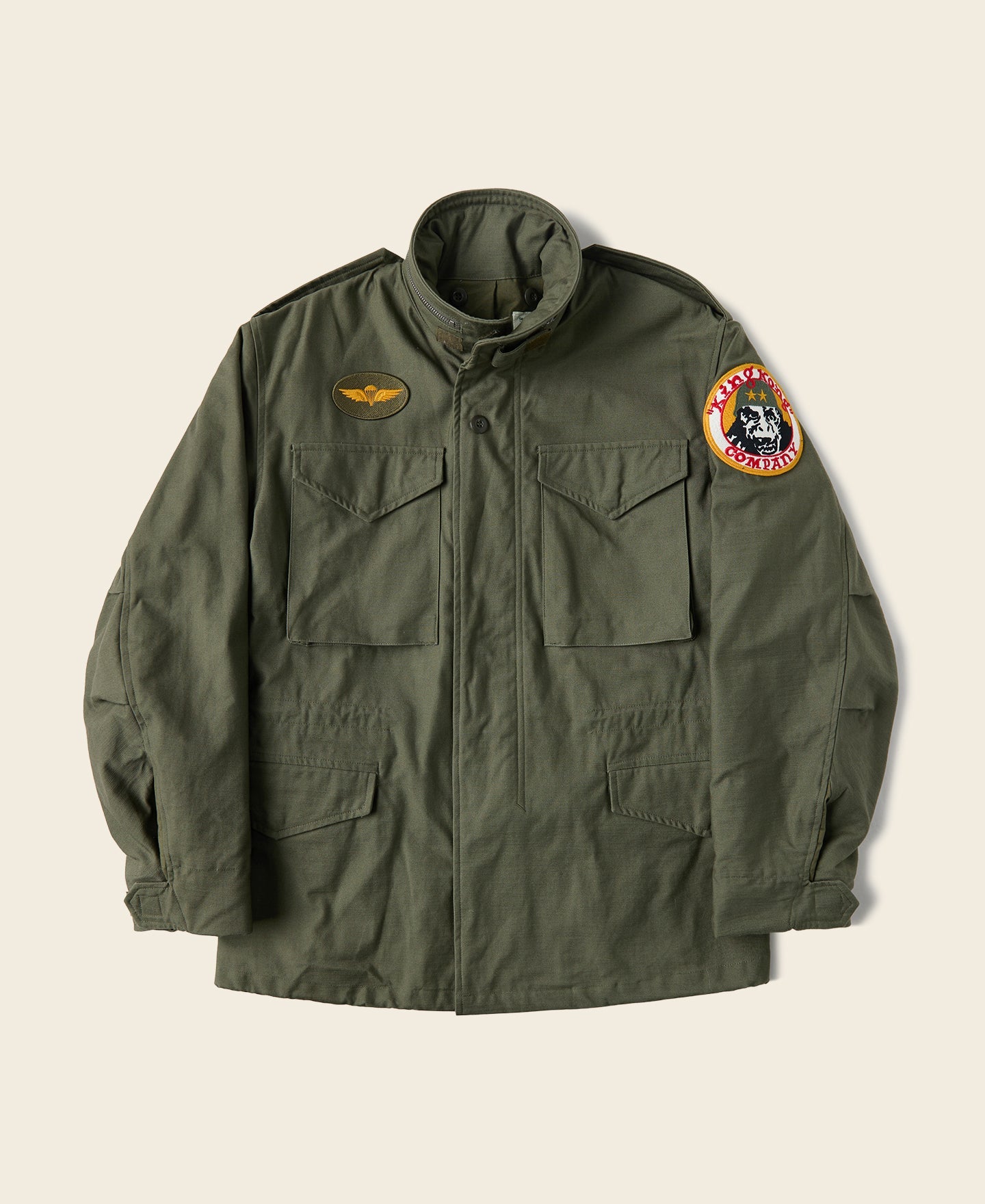 Veste militaire M-65 vert olive avec écussons brodés